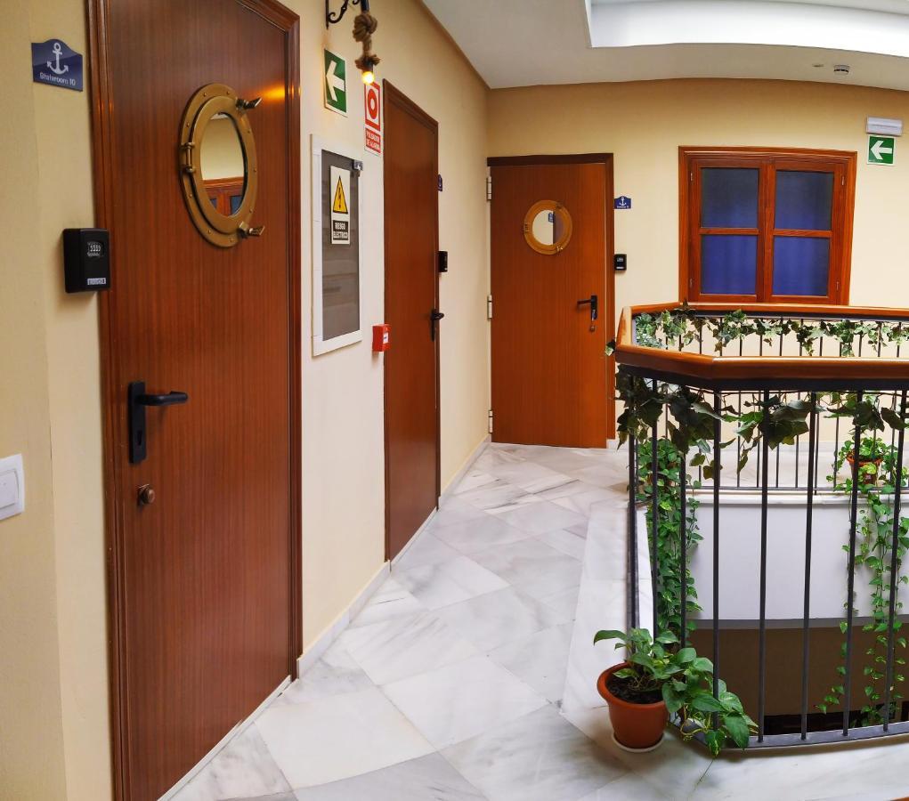 Hostal Casa Nautilus Cádiz Exterior photo